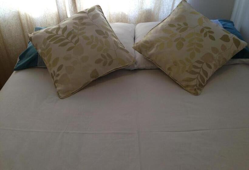 پانسیون Room In Guest Room En Suite Shower Room Double Room With 1 Double Deyr