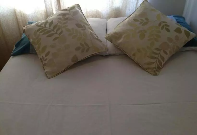 پانسیون Room In Guest Room   En Suite Shower Room Double Room With 1 Double Deyr