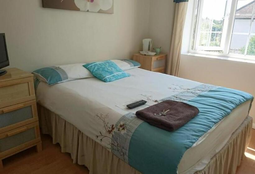 پانسیون Room In Guest Room En Suite Shower Room Double Room With 1 Double Deyr