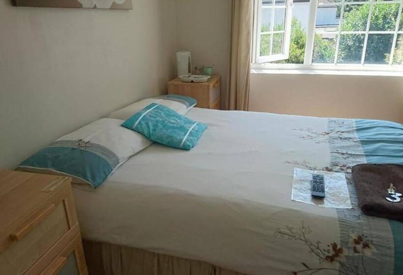 پانسیون Room In Guest Room En Suite Shower Room Double Room With 1 Double Deyr