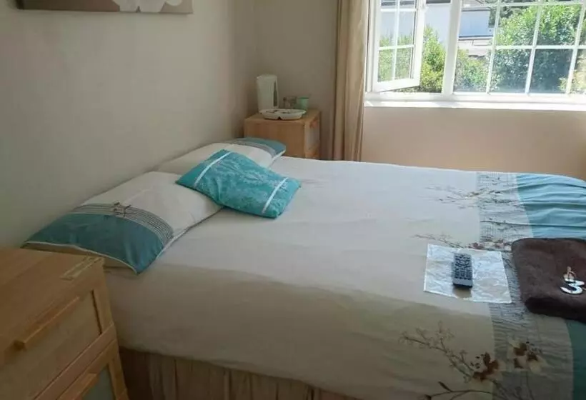 پانسیون Room In Guest Room   En Suite Shower Room Double Room With 1 Double Deyr