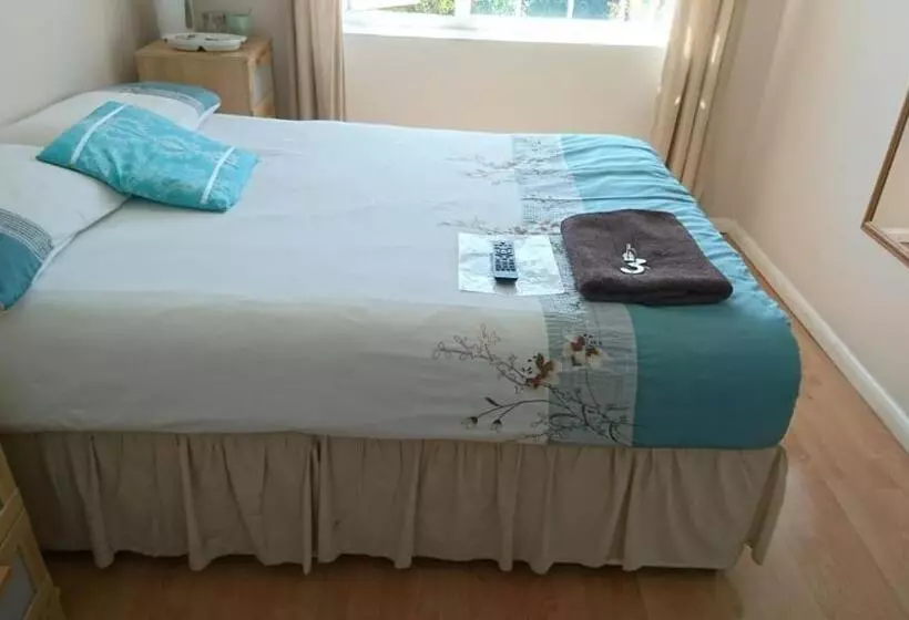 پانسیون Room In Guest Room   En Suite Shower Room Double Room With 1 Double Deyr
