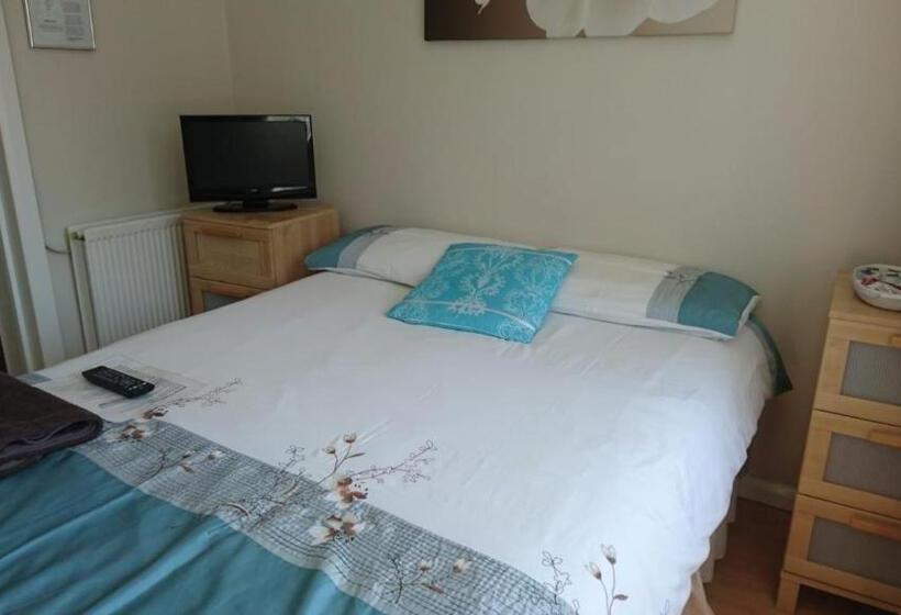 پانسیون Room In Guest Room En Suite Shower Room Double Room With 1 Double Deyr