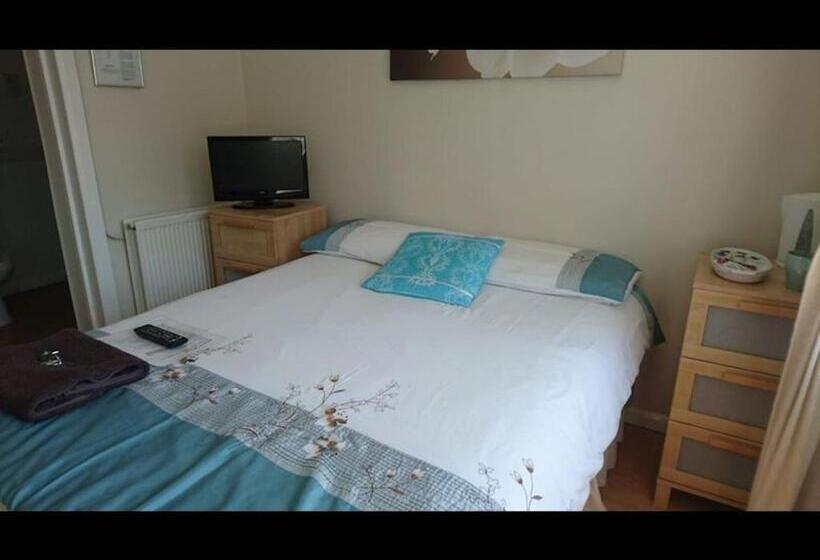 پانسیون Room In Guest Room En Suite Shower Room Double Room With 1 Double Deyr