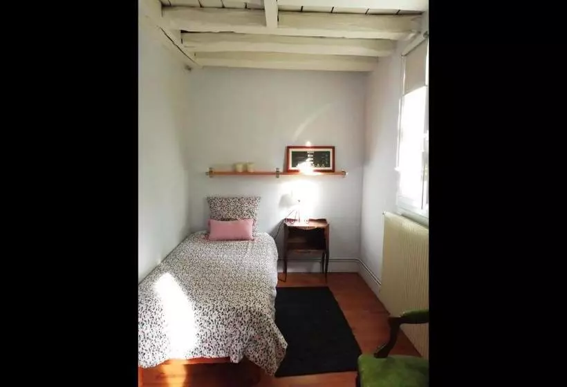 پانسیون Room In Guest Room   Maison Lamerique Welcome You To One Of Their Rooms Dogs Are Also Welcomed