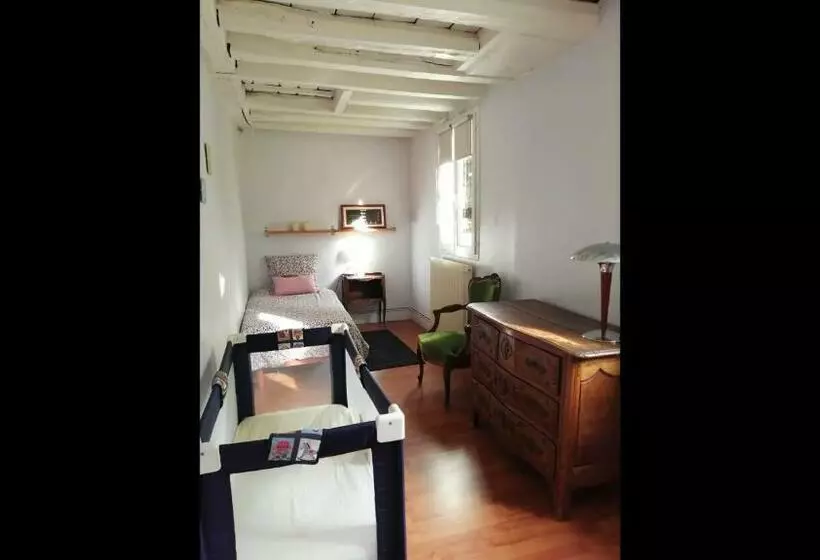 پانسیون Room In Guest Room   Maison Lamerique Welcome You To One Of Their Rooms Dogs Are Also Welcomed
