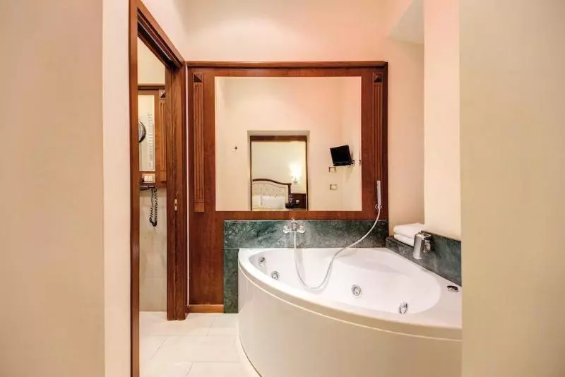 هتل Esedra Inn