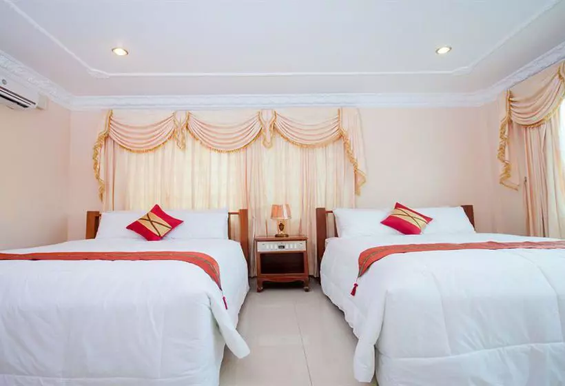 Отель Golden Sand