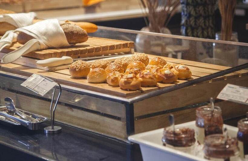 Intercontinental Qingdao, An Ihg Hotel Inside The Olympic Sailing Center