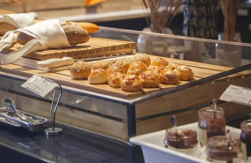 Intercontinental Qingdao, An Ihg Hotel Inside The Olympic Sailing Center