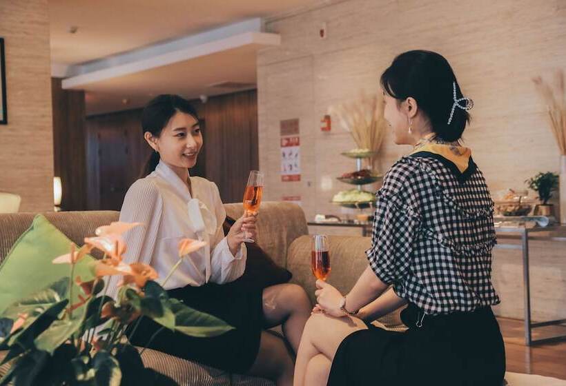 Intercontinental Qingdao, An Ihg Hotel Inside The Olympic Sailing Center