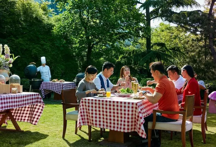 Intercontinental Qingdao, An Ihg Hotel Inside The Olympic Sailing Center