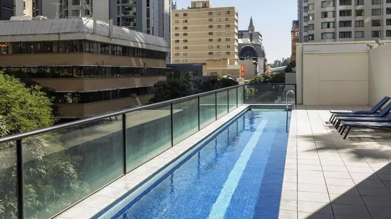 Отель Oaks Brisbane River City Suites