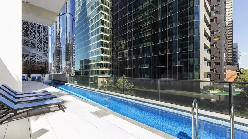 Отель Oaks Brisbane River City Suites