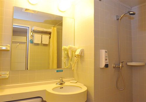 Otel Jinjiang Inn North Jiefang Road