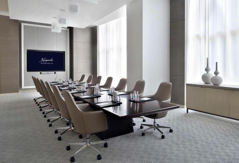 Отель Kempinski Central Avenue Dubai