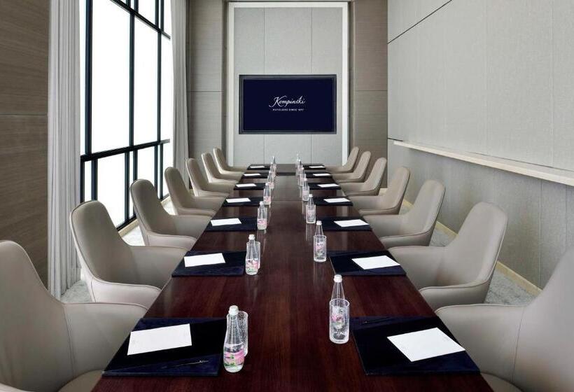 Отель Kempinski Central Avenue Dubai