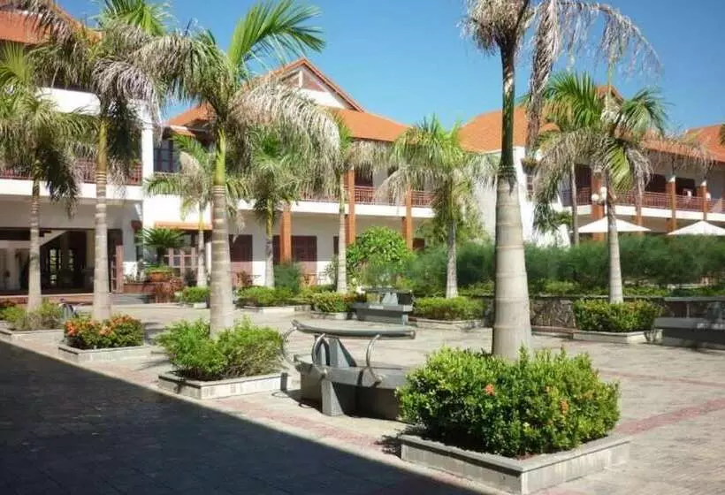 هتل Lang Co Beach Resort
