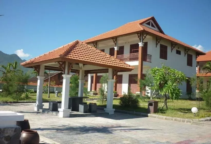 هتل Lang Co Beach Resort