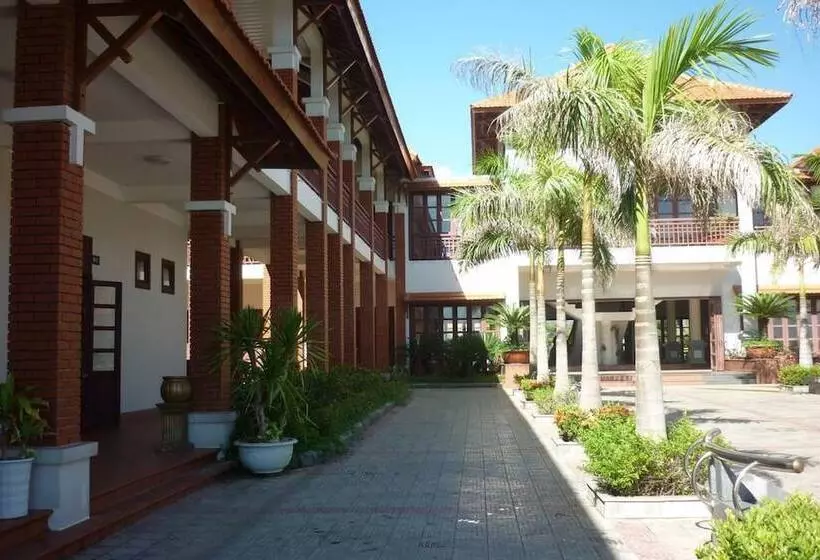 هتل Lang Co Beach Resort