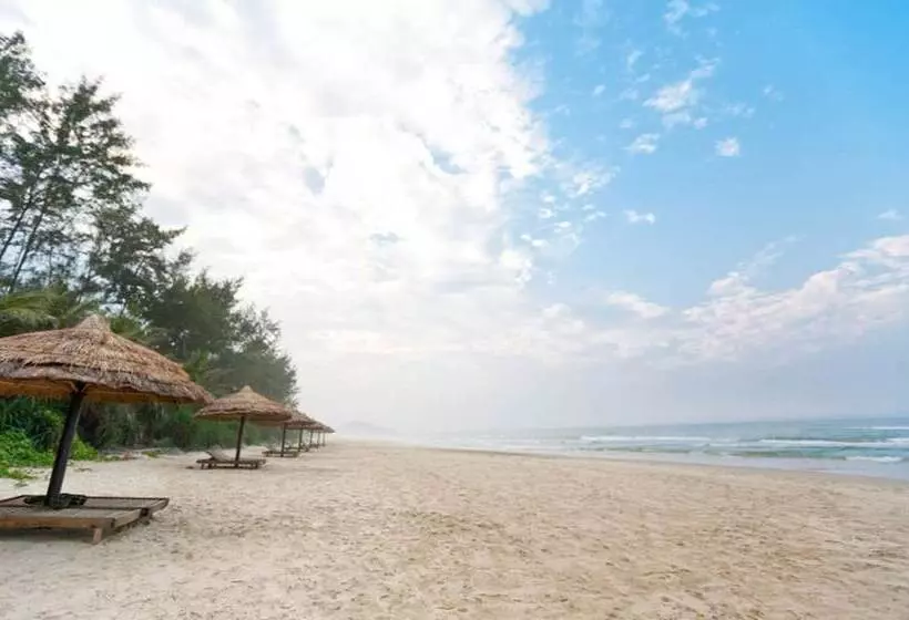 هتل Lang Co Beach Resort
