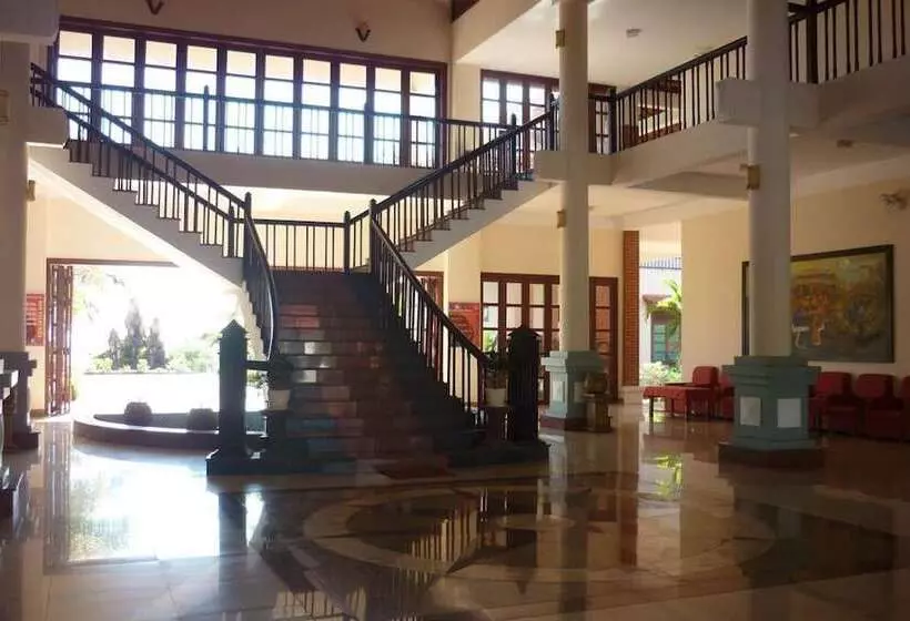 هتل Lang Co Beach Resort