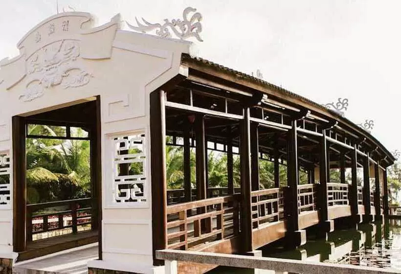 هتل Lang Co Beach Resort
