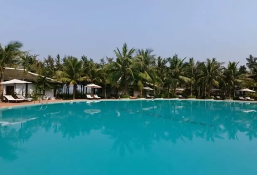 هتل Lang Co Beach Resort