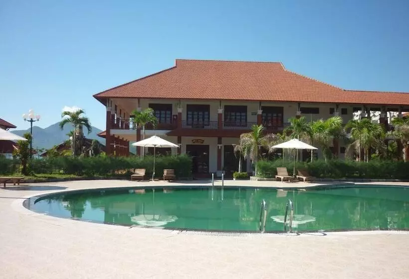 هتل Lang Co Beach Resort
