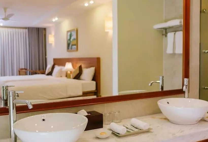 هتل Lang Co Beach Resort