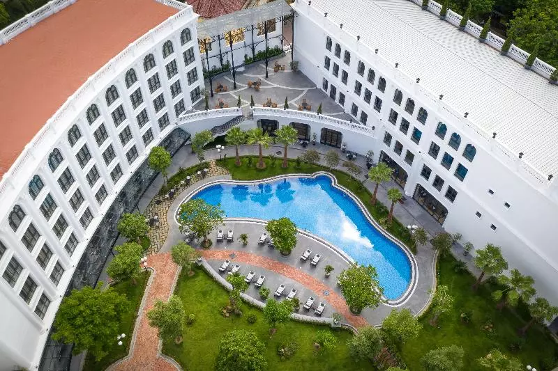 هتل Silk Path Grand Hue