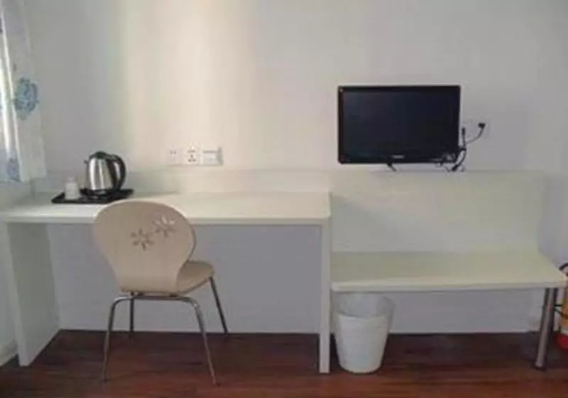 Отель V8 Zhanqianlu