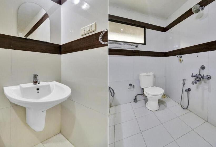 Hotel Collection O 80108 Aec Residency