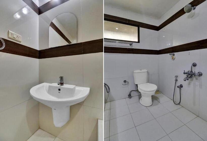 Hotel Collection O 80108 Aec Residency