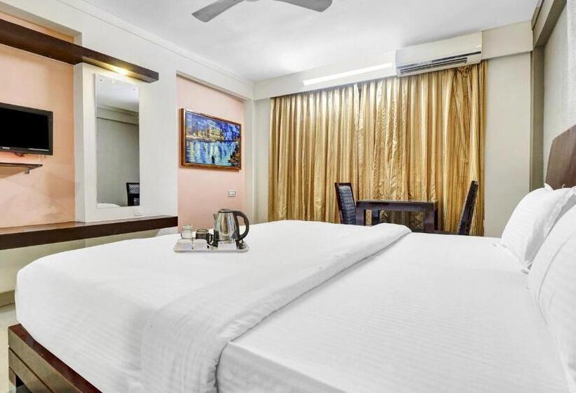 Hotel Collection O 80108 Aec Residency