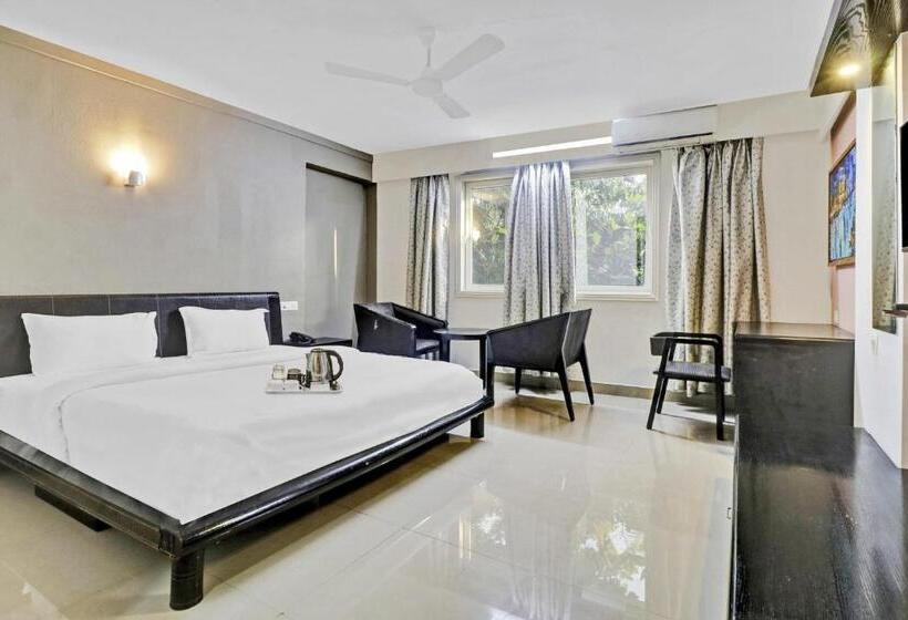 Hotel Collection O 80108 Aec Residency