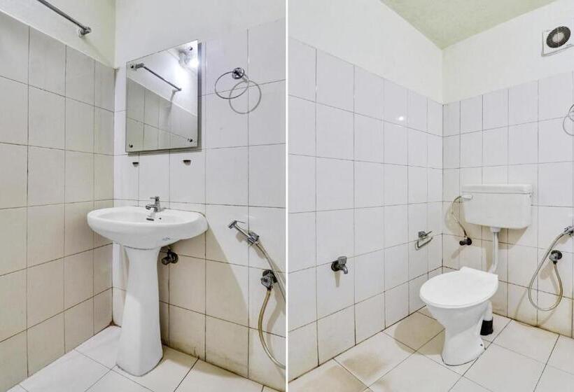 Hotel Collection O 80108 Aec Residency