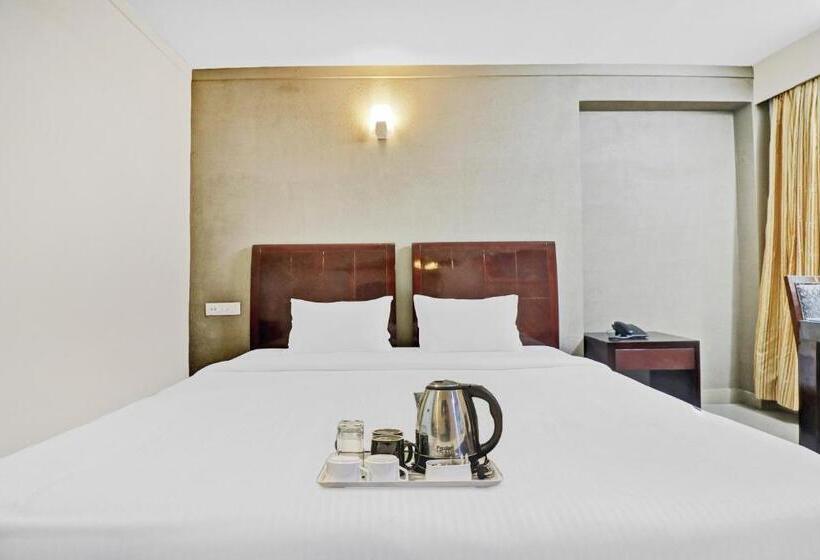 Hotel Collection O 80108 Aec Residency