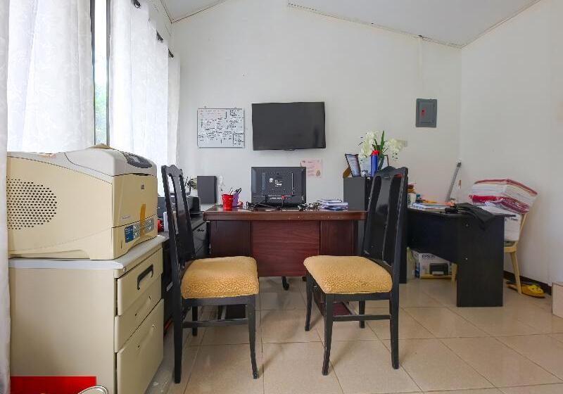 ホテル Oyo 784 Crisol Garden Cafe And Resort