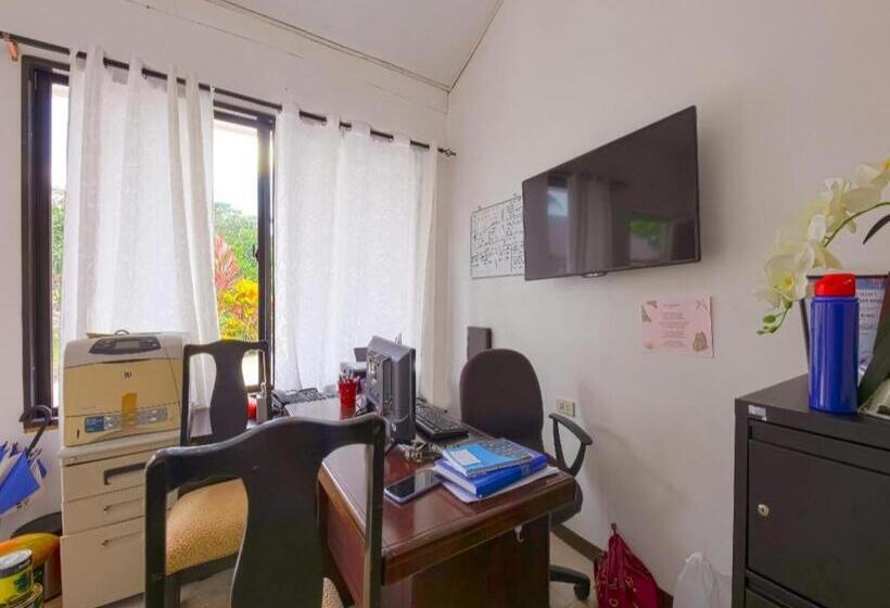 ホテル Oyo 784 Crisol Garden Cafe And Resort