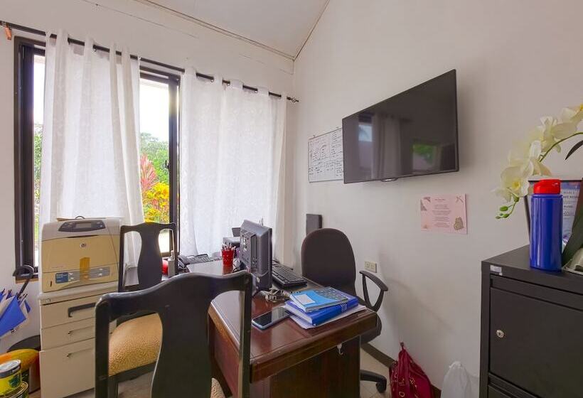 ホテル Oyo 784 Crisol Garden Cafe And Resort