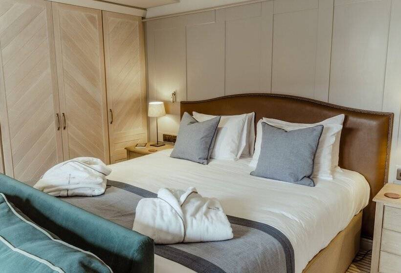 Отель Sandburn Hall