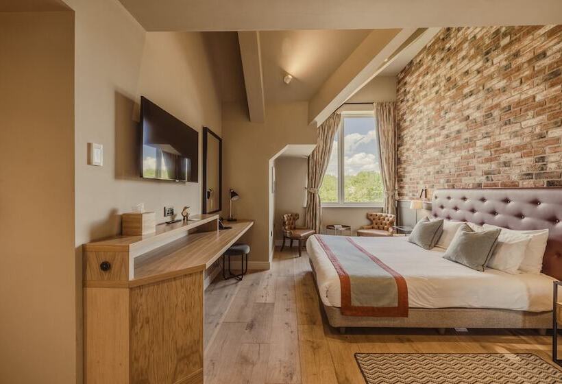 Отель Sandburn Hall