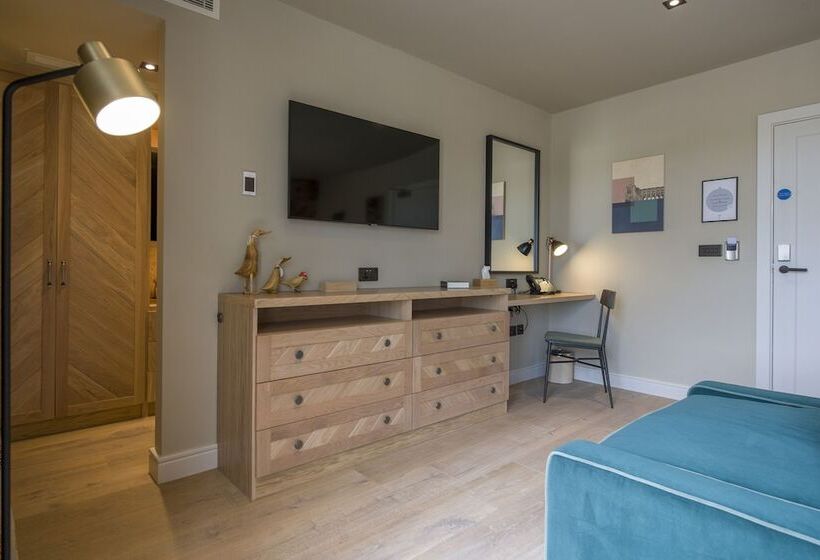 Отель Sandburn Hall