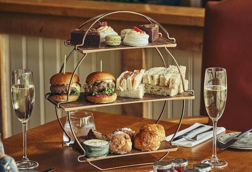 Отель Sandburn Hall