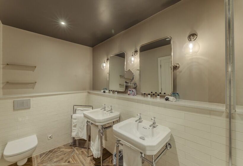 Отель Sandburn Hall