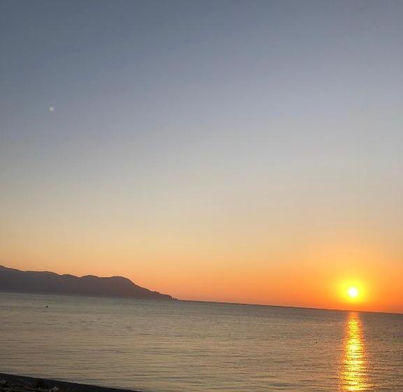 فندق صغير 沼津ライダーハウスしんちゃん