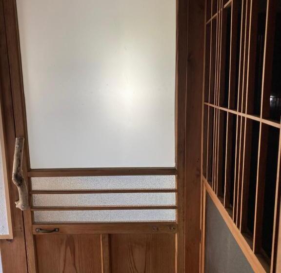 فندق صغير 沼津ライダーハウスしんちゃん