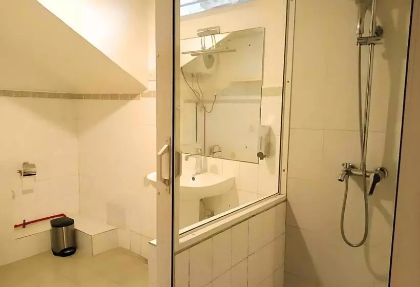 ユースホステル Lost & Found   Colombo