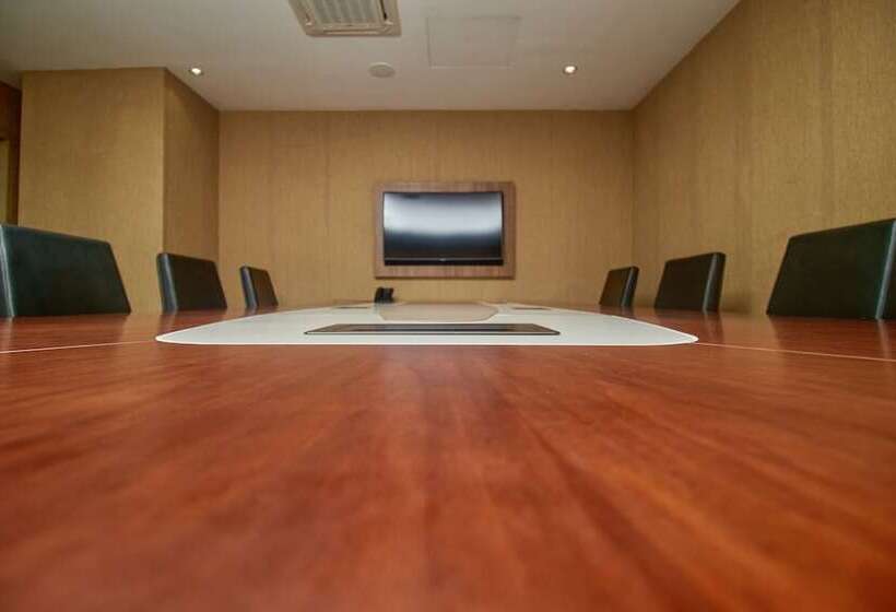 Cika Golden Hotel And Suites